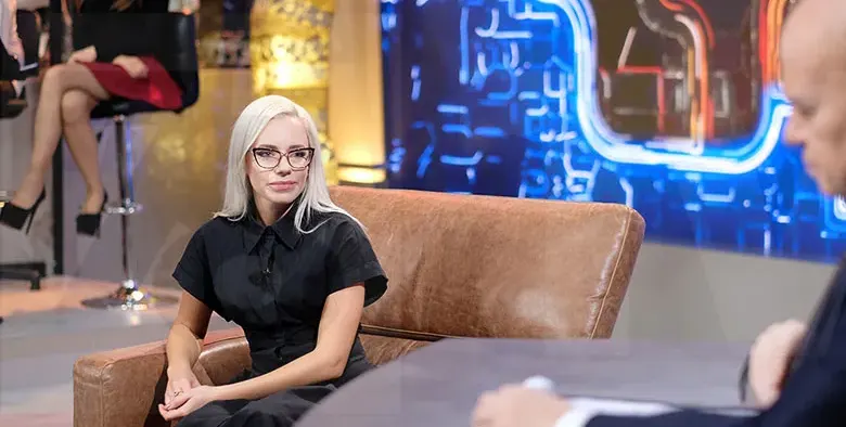 Лилия Стефанова е новата тръпка на Слави, психоложката се намърда в телевизията, а отскоро и в леглото на водещия