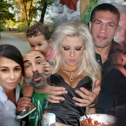 Любовници цепят светските двойки: Спенс лепнал гъбички на жена си, Кали кръшка с младок, изневерите на Кобрата лъснаха в Инстаграм