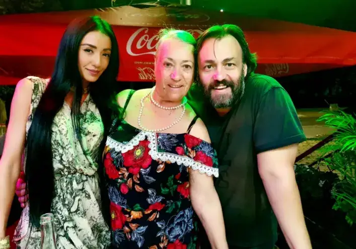 Люси Иларионов изненада Ани Хоанг с тайно парти за РД