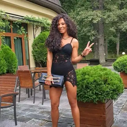 Маги Сидерова лъсна по дупе на сватба, феновете я сринаха със земята (Снимки)