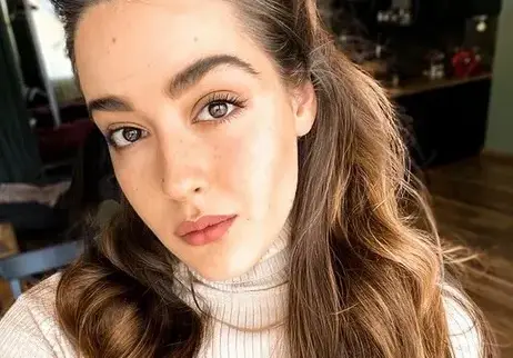 Мари на Гала ходи с пуловери на 40 градуса жега