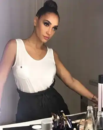 Мария Илиева събира лайкове с бюст