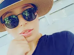 Мика Стоичкова горда със задните си части! Снима ги денонощно! (ВИЖТЕ ГИ)