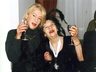 Муки разпродава имотите на Стоянка Мутафова