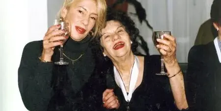 Муки разпродава имотите на Стоянка Мутафова