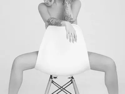 Нещо нетипично! Поли Генова лъсна ДИБИДЮС! Вижте защо певицата се съблече