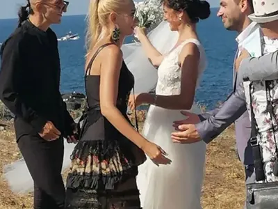 Нети омъжи новооткритата си сестра (Фото от церемонията)