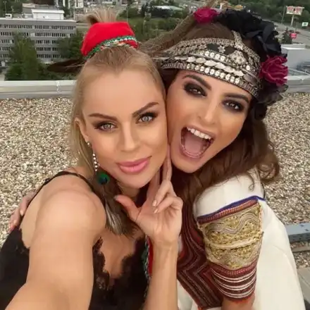 Нина Николина и Галя от Сатен първи дружки