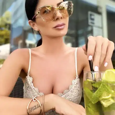 Първата българка, пробила в сериал край Босфора, се съблича пред Борис Дали и Заки