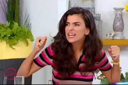 Перверзен тип си го развя пред Андреа Банда Банда, тя го направи за резил в мрежата (Брутална снимка)