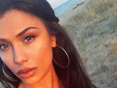 Певица без гащи пее за лошо зайче
