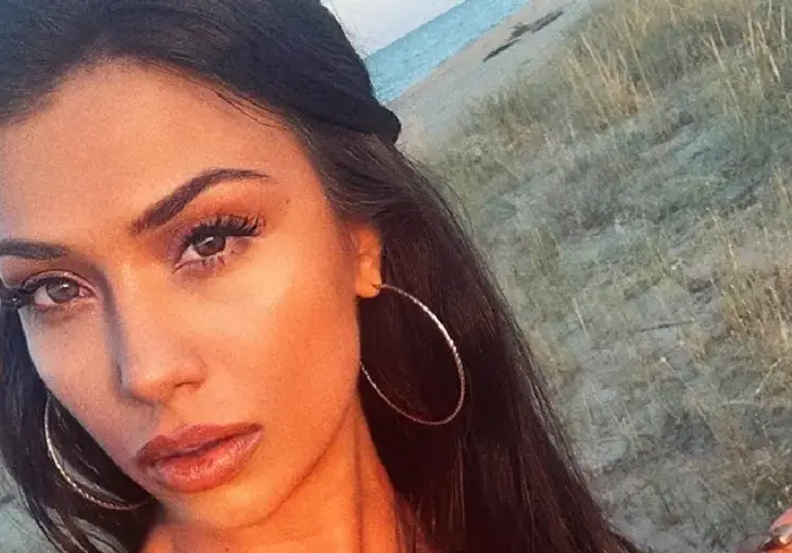 Певица без гащи пее за лошо зайче