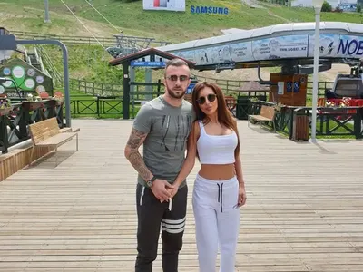 По време на пандемия: Футболист се ожени  за гореща мацка в Казахстан (Снимки)