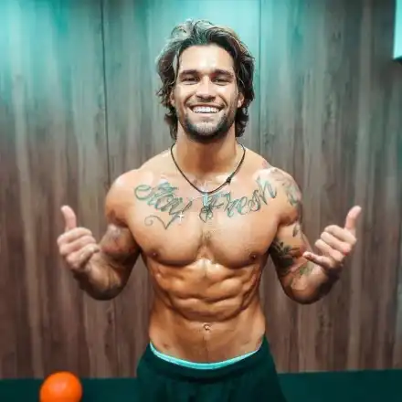 Сами от „Фермата“ живее шест месеца със скъсан менискус