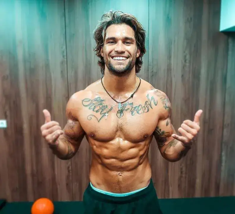 Сами от „Фермата“ живее шест месеца със скъсан менискус