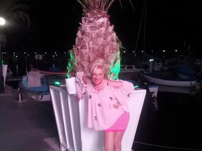 Сашка Васева стяга сватба, певицата сияе от щастие (Снимки)