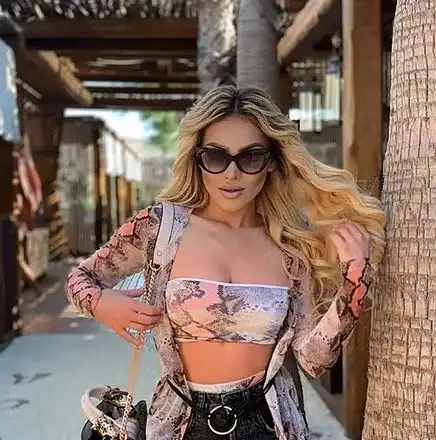 ШОК: Това не е Нора Недкова! (Вижте реалната физиономия на „красавицата“ ПОТРЕСАВАЩИ СНИМКИ)