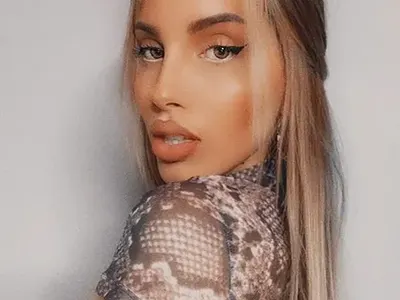 Щерката на Магапаса нажежи страстите с горещи СНИМКИ