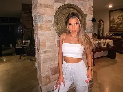 Щерката на Магапаса нажежи страстите с горещи СНИМКИ