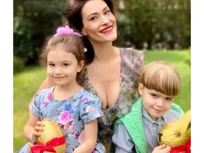 Щерката на Теди Велинова се кипри с обувките й