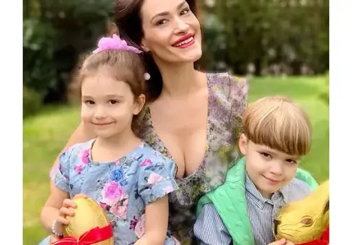 Щерката на Теди Велинова се кипри с обувките й