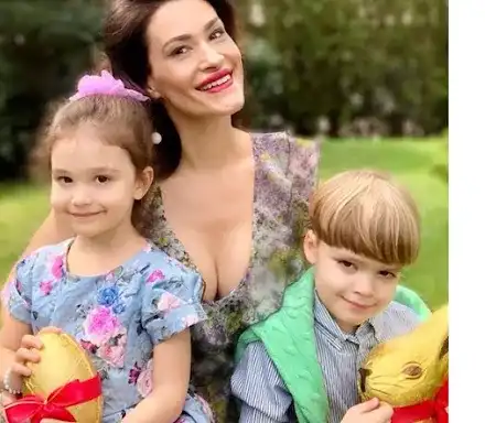 Щерката на Теди Велинова се кипри с обувките й