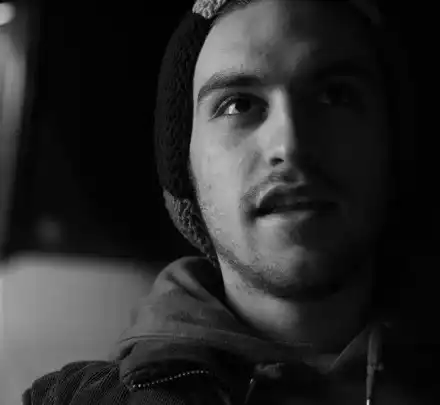 Синът на Халваджиян спи на барикадите (Бебо на протестите всяка вечер)