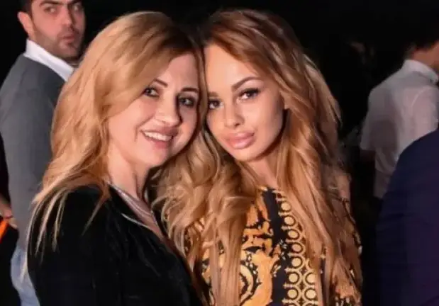 Сузанита ходи на дискотека с мама