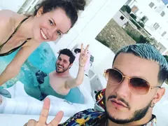 Световноизвестен DJ нахлу на балкона на Малкоданска (Фото)