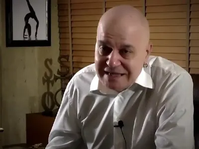 Телевизията на Дългия умира без зрители, става платена от септември