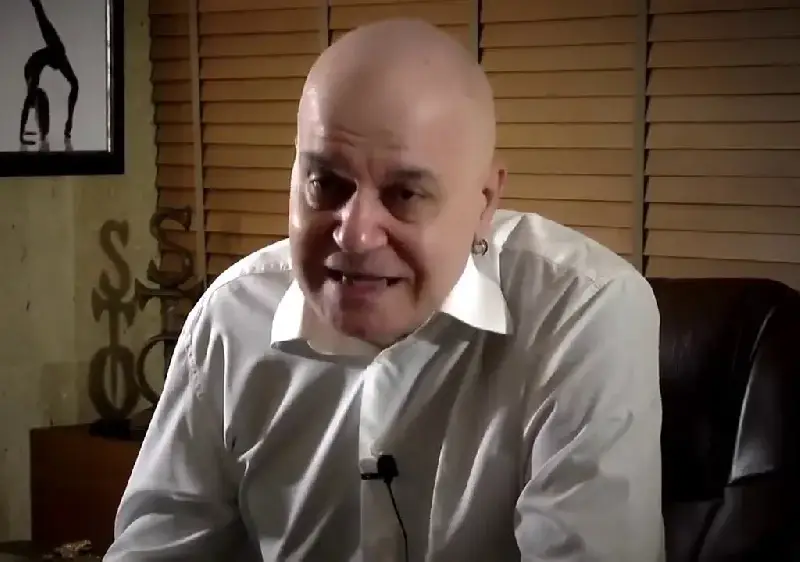 Телевизията на Дългия умира без зрители, става платена от септември