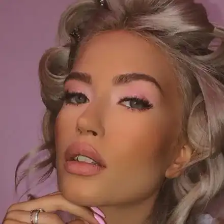 Тита пуска фенове в леглото си (ФОТО)