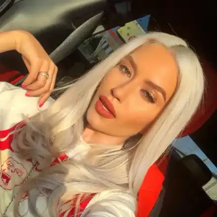 Тита в контакт с болен от коронавирус (Певицата се самоизолира, отменя участия)