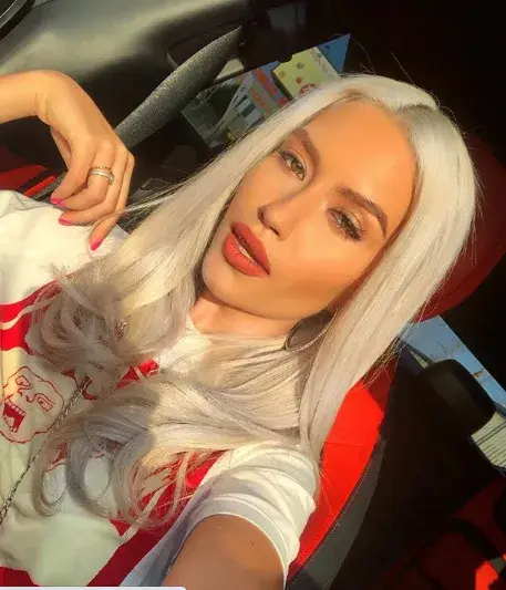 Тита в контакт с болен от коронавирус (Певицата се самоизолира, отменя участия)