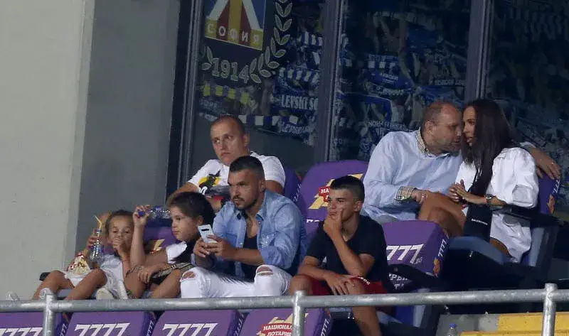 Тити налази Николета, омайва я пред погледа на Божинов (Снимки)