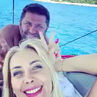 Тоца плава с яхта в Гърция