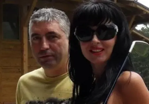 Уволненият шеф на софийския офис на БАБХ Антон Генов зарязал жена си и двамата си синове заради силиконка (Снимки)