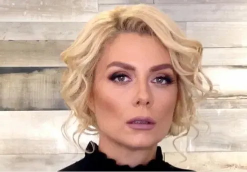 Венета Райкова се гласи да живее в склад