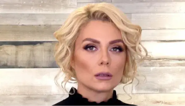 Венета Райкова се гласи да живее в склад