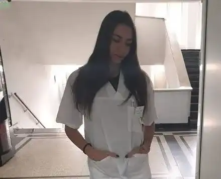 Вижте най-еротичната медсестра! Кандидатка е за Мис Плеймейт и танцьорка в клубове (ВИДЕО)