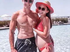 Влогърка ражда 3-то от втори, феновете й очакват ново видео от родилната зала