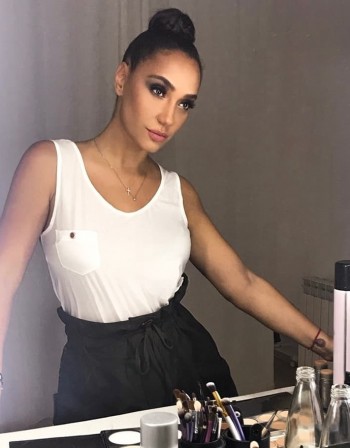 Мария Илиева събира лайкове с бюст