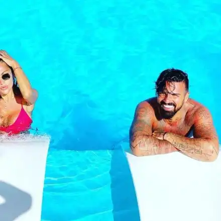 Златка чурулика нежни трели за годишнината им с Благой: Ти си моята любов! (Снимки)