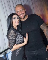 Гринго върти засукана любовница, представя я своя братовчедка