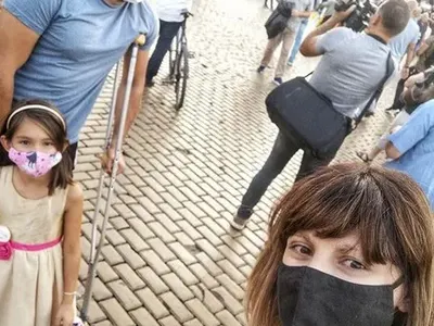 Алек Алексиев ходи с патерица