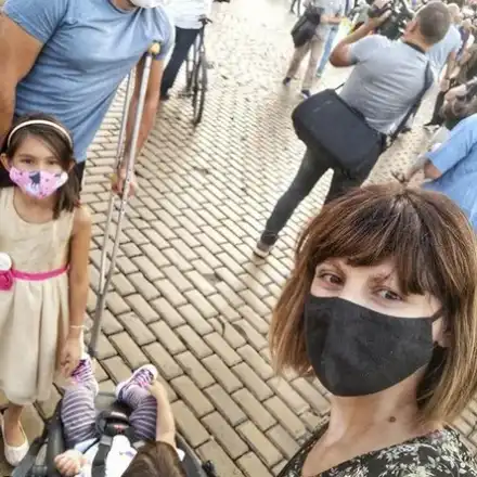 Алек Алексиев ходи с патерица