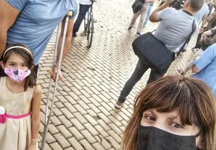 Алек Алексиев ходи с патерица