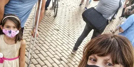 Алек Алексиев ходи с патерица