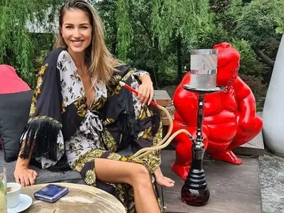 Алекс Петканова с еротичен татус