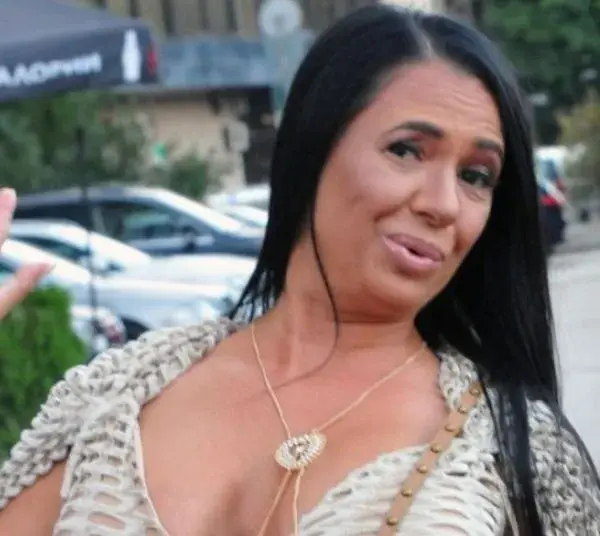 Анита Мейзер отвратена от магазин за маски